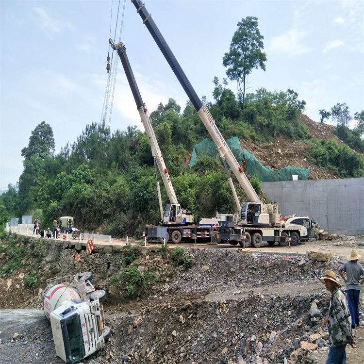 烟台莱山汽车掉沟里叫吊车救援要多少钱