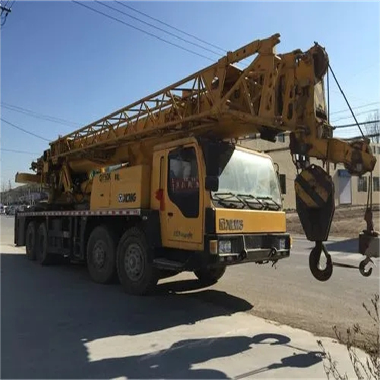 烟台莱山吊车吊挖机吊哪里比较安全